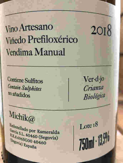 Contra de Botella de Michiko Esmeralda García