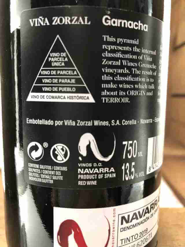 Contra1 de Botella de vino tinto de viña Zorzal Garnacha