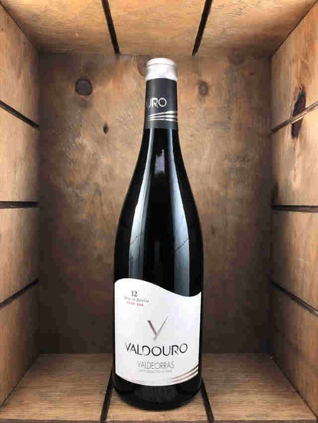 Botella de vino tinto valdouro