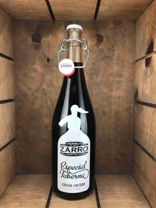 Botella de Zarro vermut bonita